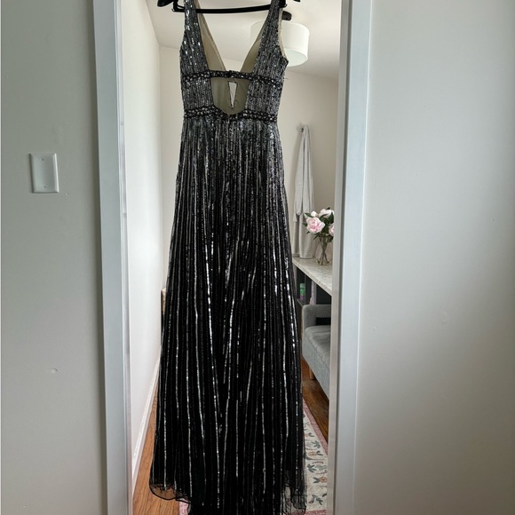 MacDuggal Sequined Evening Gown - Size 6 - Picture 7 of 8